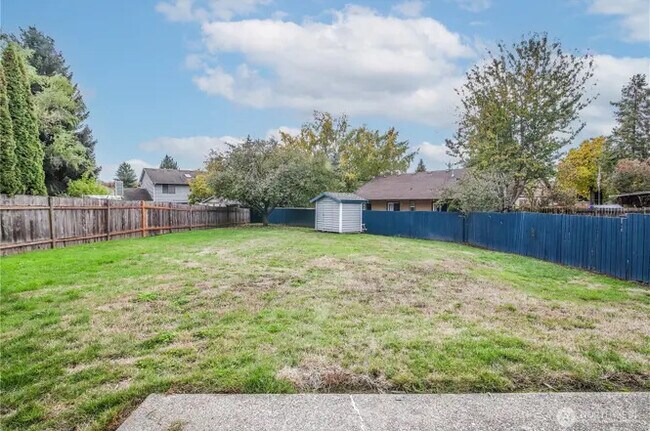 Building Photo - 10905 SE 220th Pl