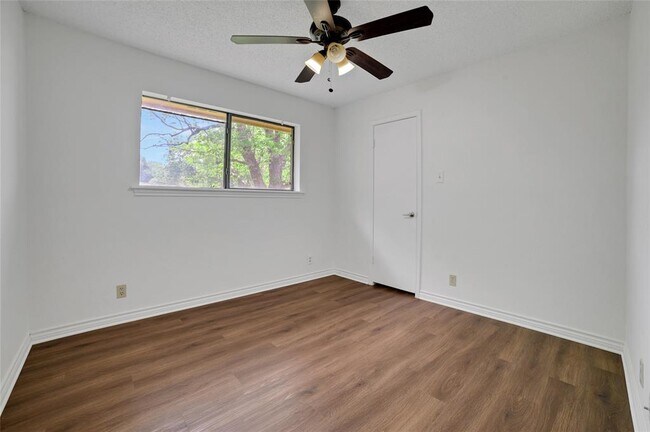 Building Photo - 601 Cedar Ridge Dr