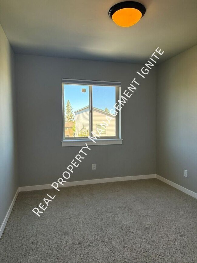 Building Photo - 20844 SE Sunniberg Ln