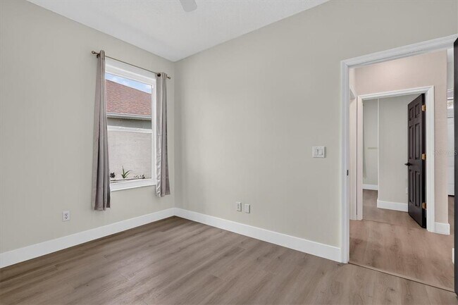 Building Photo - 10725 Banfield Dr