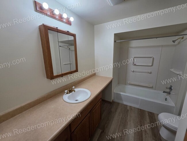 Building Photo - Spacious 2 bedroom 2 bathroom duplex in Hi...