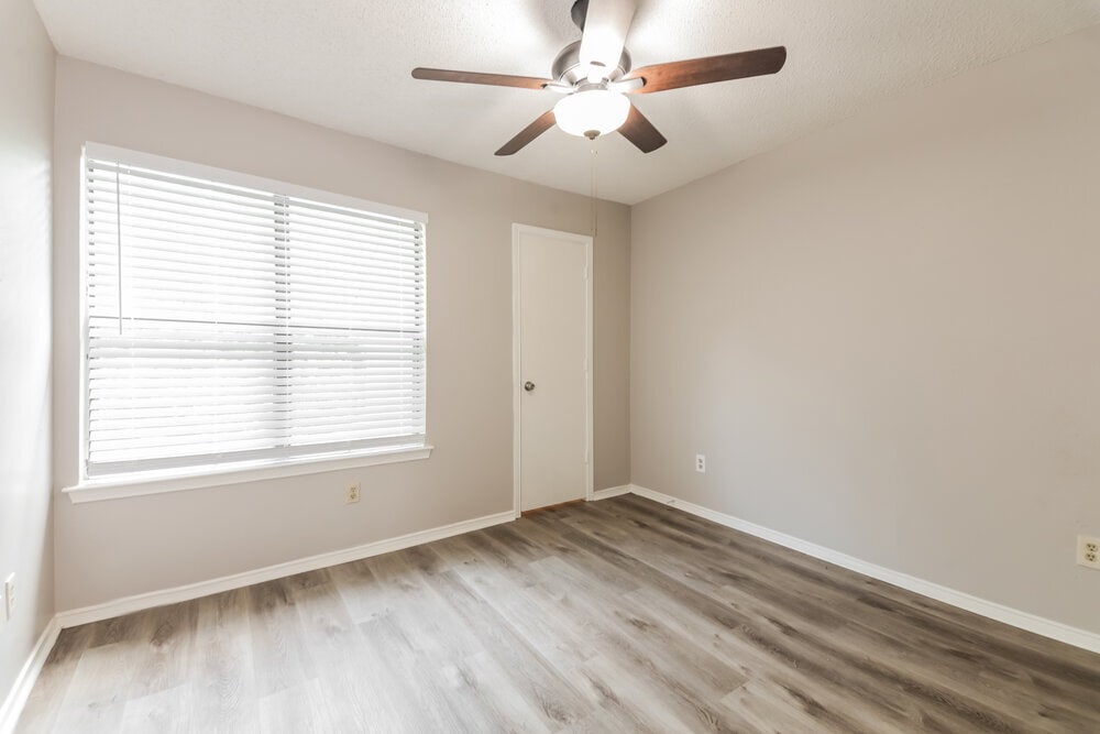 Building Photo - 402 Dawn Dr
