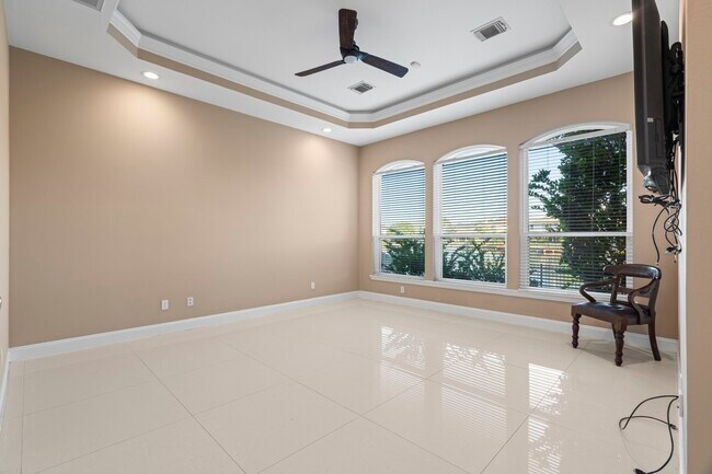 Building Photo - 10011 Lakeside Gables Dr