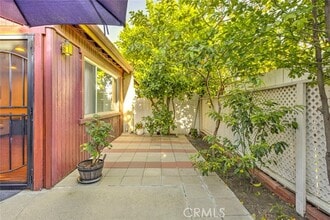 Building Photo - 7631 Vineland Ave