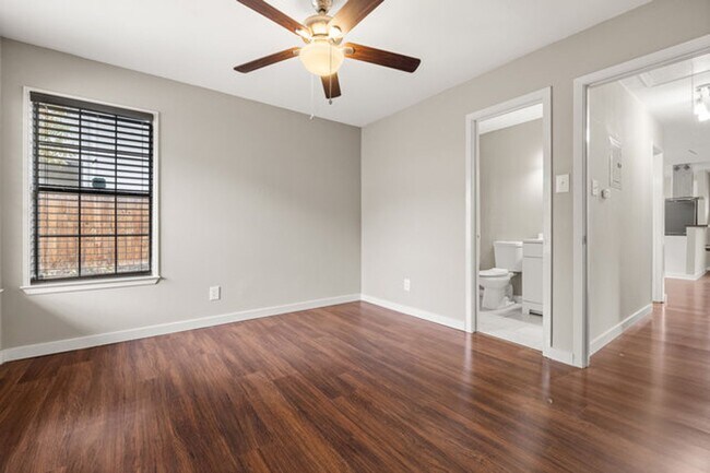 Building Photo - Beautiful home located in the heart of downtown!