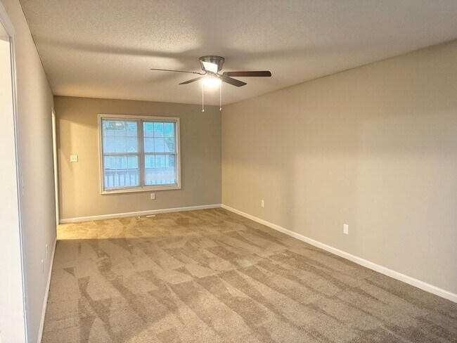Building Photo - 310 Pappy Dr