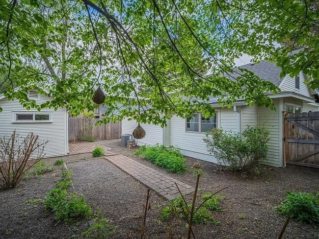 Building Photo - Newly Updated 2 Story Home with Large Yard
