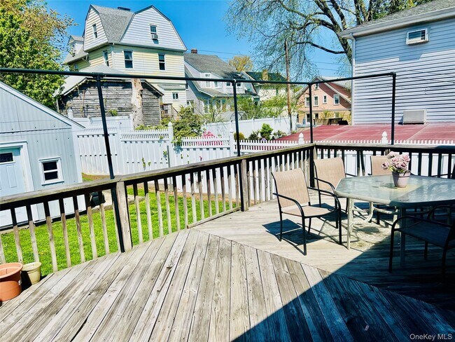 Building Photo - 65 Tower Pl