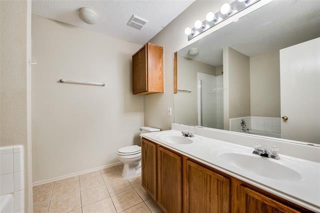 Building Photo - 1629 Thornhill Ln
