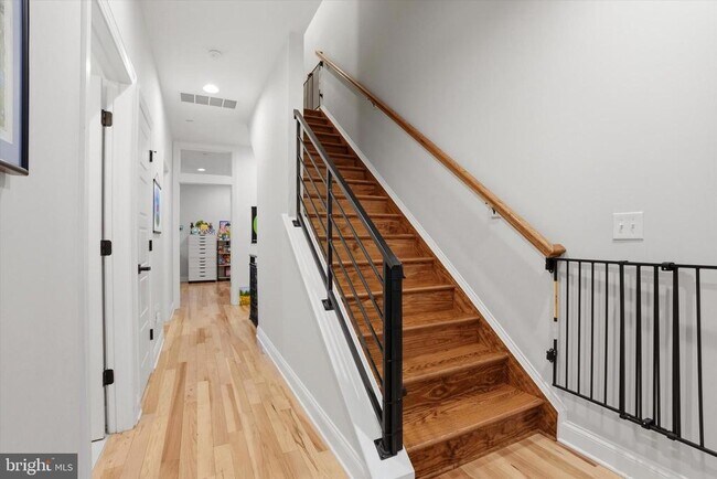 Building Photo - 159 Green Ln