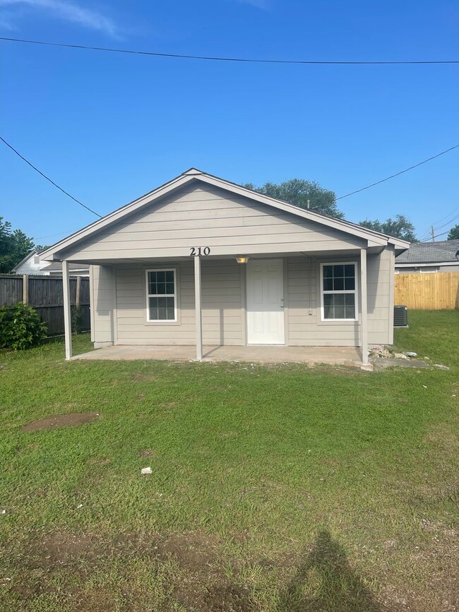 Primary Photo - 210 N birch st