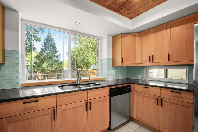 Building Photo - 2401 Stone River Dr