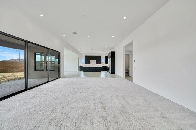 Building Photo - 30000 N Camino los Robles