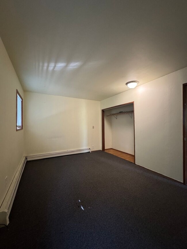 Building Photo - Spacious 5 Bedroom Rental by Park