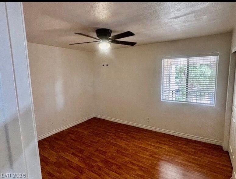 Building Photo - 5044 River Glen Dr