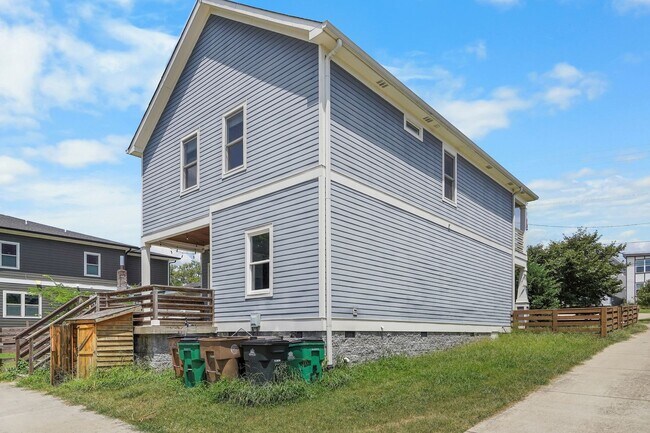 Building Photo - 904 Delmas Ave