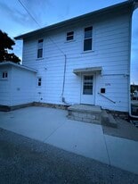 Building Photo - 2206 Lake St
