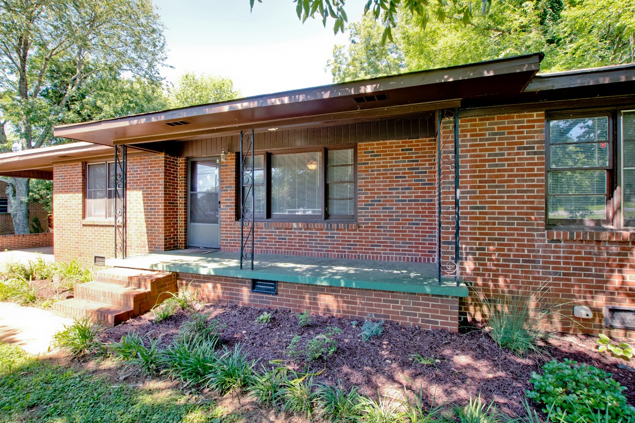Building Photo - 705 Jordan Ln NW