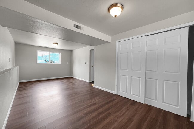Building Photo - $1,850, 4 bed, 2 bath, located on Colorado...