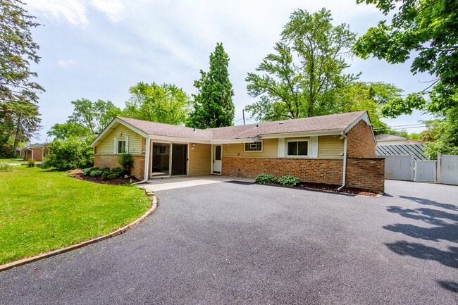 Building Photo - 109 Avondale Ct