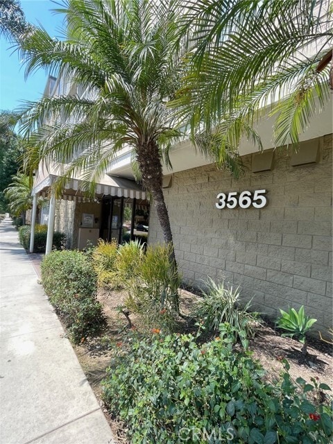 Building Photo - 3565 Linden Ave