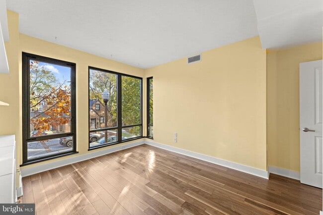 Building Photo - 1536 N Scott St