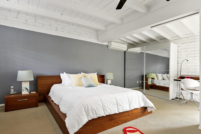 Building Photo - 261 Cordoba Way