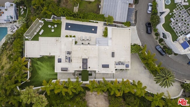 Building Photo - 9405 Sierra Mar Pl