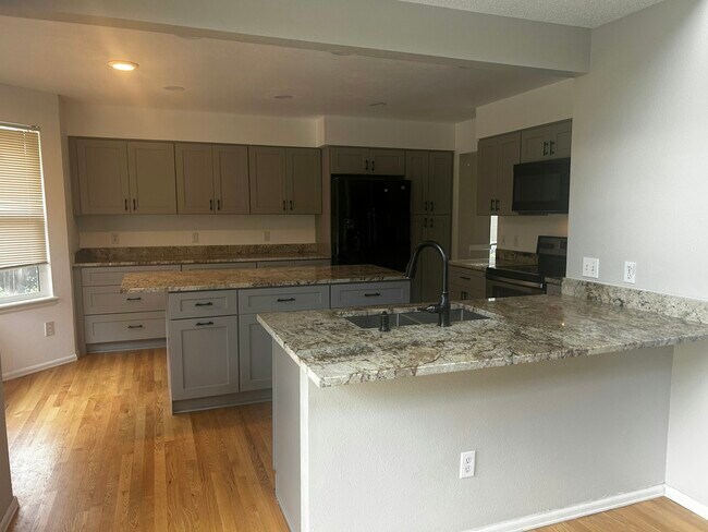 Building Photo - 9890 Concord Pl