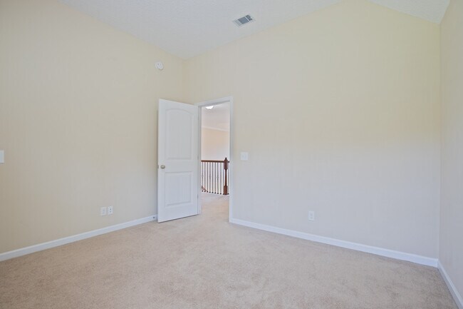 Building Photo - 678 Red Oak Ln