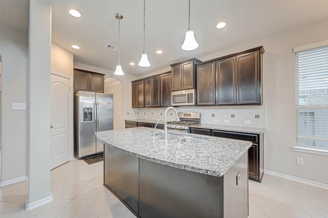 Building Photo - 2111 Post Oak Ct