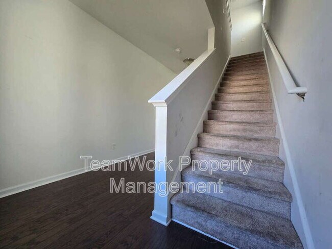 Building Photo - 454 Zenith Blvd