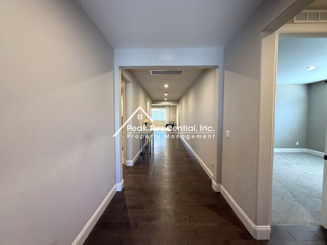 Building Photo - Updated Rocklin 3bd/4ba House With Large L...