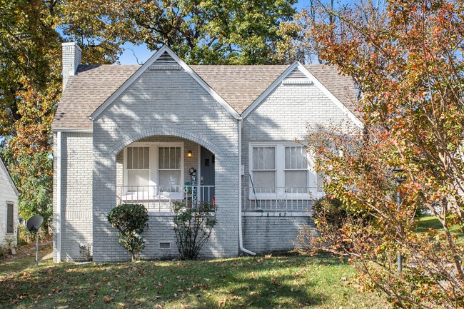 Building Photo - 854 5th St W