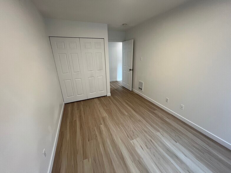 Building Photo - 5621 Fauntleroy Way SW