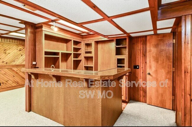 Building Photo - 834 E Manchester Dr