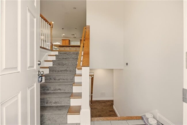 Building Photo - 37 Thayer St