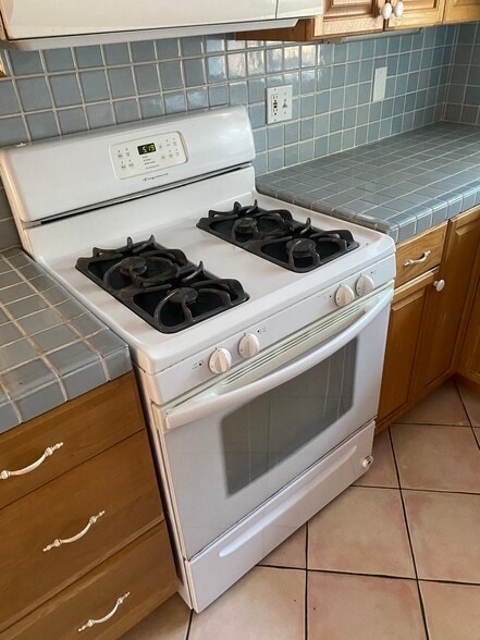 Building Photo - 4400 Overland Ave