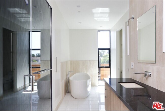 Building Photo - 1033 1/2 Grant St