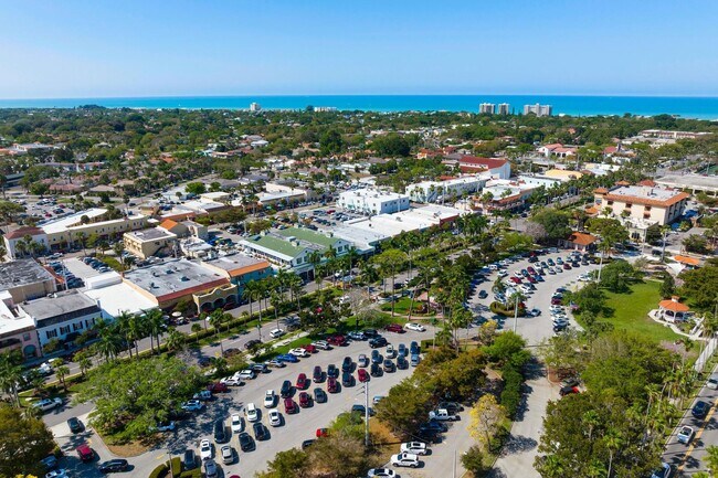 Building Photo - GORGEOUS FULLY RENOVATED 1st FLOOR 2 BEDROOM 1 BATHROOM CONDO LOCATED JUST 5 MINUTES FROM VENICE ...