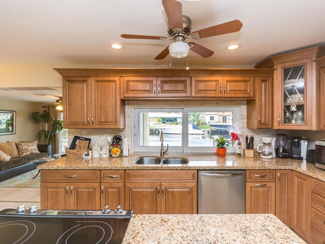 Building Photo - 4930 NE 27th Ave