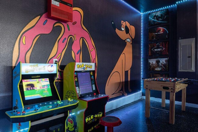 Building Photo - 150 Burma St