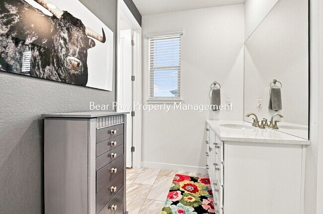 Building Photo - "Discover Spacious Elegant House in Morrison!