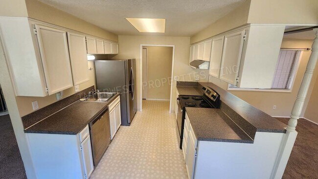 Building Photo - 3 bd 2 ba Ranch Style Beaverton Home with W/D in Unit, 2 Car Garage and Large Fenced Yard!