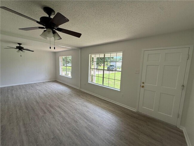 Building Photo - 7662 Simmons Dr
