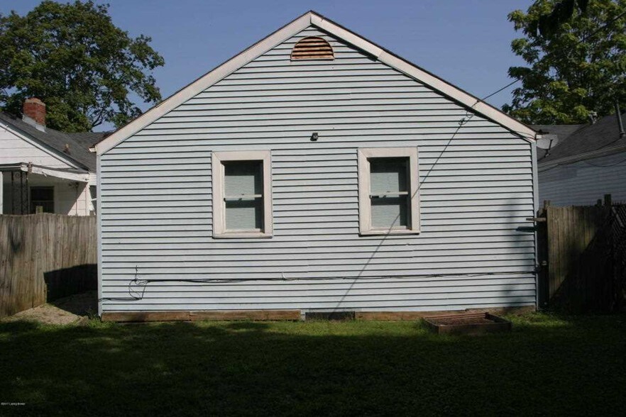 Building Photo - 2658 Rowan St
