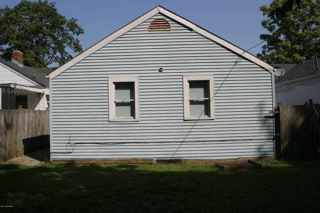 Building Photo - 2658 Rowan St