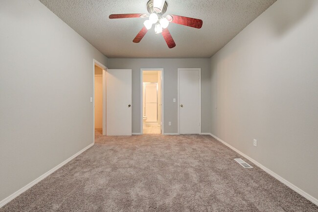 Building Photo - Spacious 2 Bedroom, 2 Bathroom in Picadill...