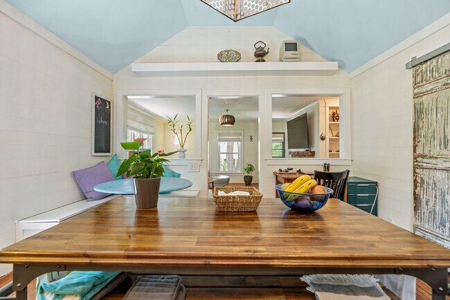 Building Photo - Fully Furnished Cottage in Pittsboro