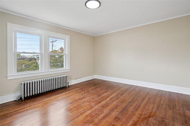 Building Photo - 1030 Glen Cove Ave